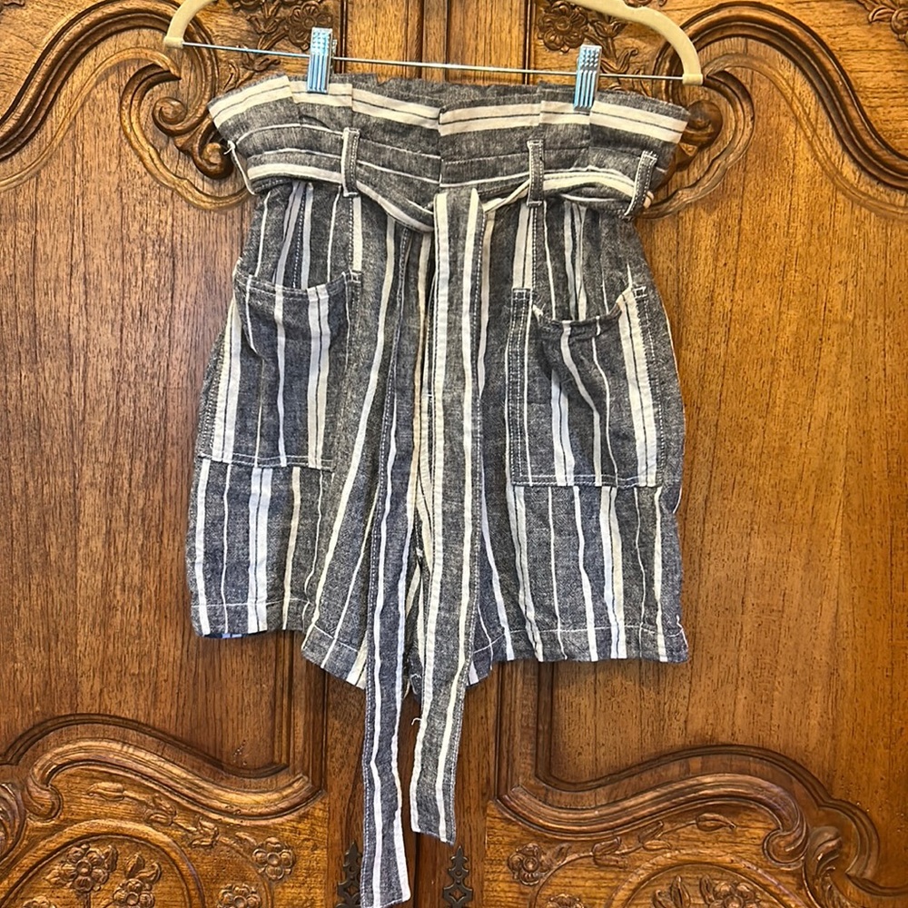 Joe’s linen high waist paper bag shorts